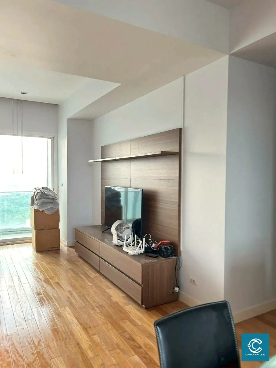 ห้องนั่งเล่นหลังซ่อมรอยร้าวและทาสีใหม่ Millennium Residence สุขุมวิท โดย CONDUCTOR DEAL